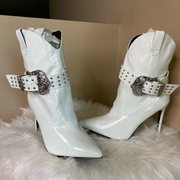 cape robbin white boots